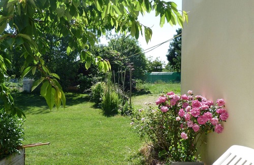 La Marne House | CHEZ GUSTINE* (Ideal for relaxation, heated swimming pool, base for sightseeing)
