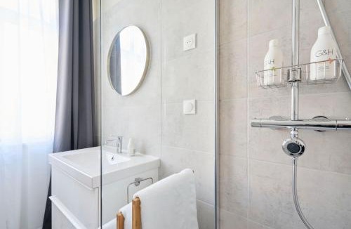 Croix House | Chez Hervé