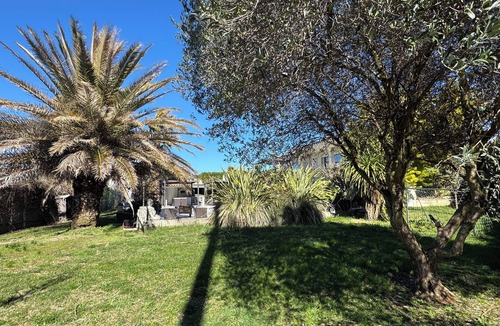 Gigean Apartment | Chez Isa - apartment with pool and jacuzzi