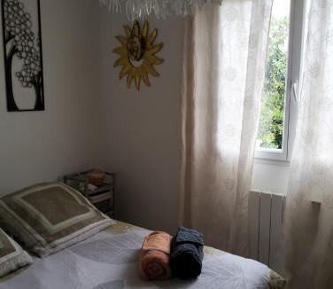 Massilly Apartment | Chez isa