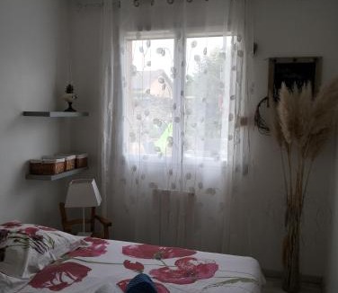 Massilly Apartment | Chez isa