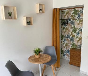 Mauperthuis Bed & Breakfast | Chez JD