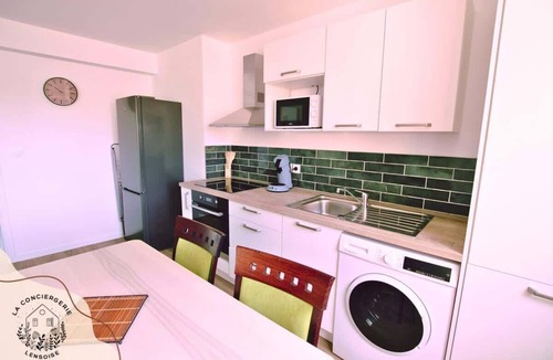 Lens Apartment | Chez Jean 3, hyper centre, wifi, 4 pers, Bollaert