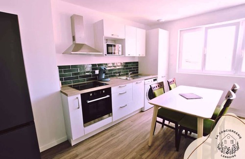 Lens Apartment | Chez Jean 3, hyper centre, wifi, 4 pers, Bollaert