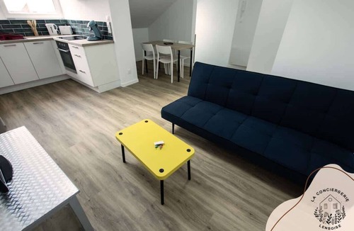 Lens Apartment | Chez Jean 4, Hyper Centre, wifi, 3 pers, Bollaert