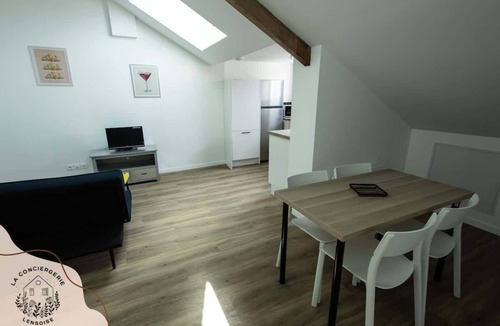 Lens Apartment | Chez Jean 4, Hyper Centre, wifi, 3 pers, Bollaert