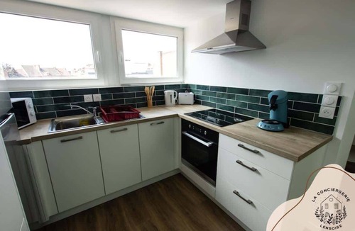 Lens Apartment | Chez Jean 4, Hyper Centre, wifi, 3 pers, Bollaert