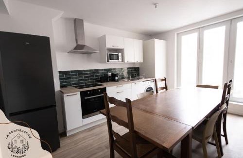 Lens Apartment | Chez Jean Hyper centre 4 Chambres wifi 8 pers