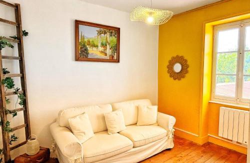 La Clayette Apartment | Chez Kapameï