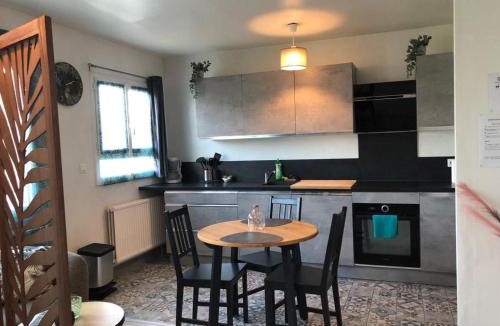 Arpajon Apartment | chez Karine 2