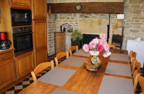 Puilly-et-Charbeaux House | Chez lÉontine