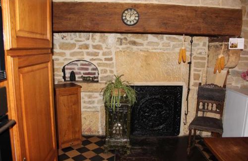 Puilly-et-Charbeaux House | Chez lÉontine