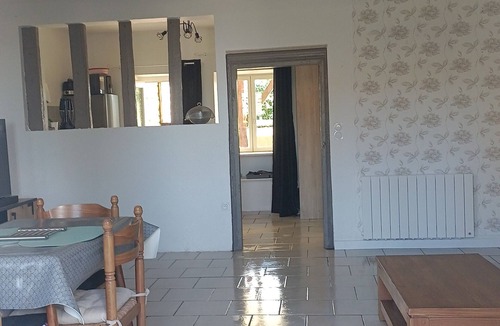 Saint-Leger-Vauban Apartment | Chez Lathoy studio Morvan