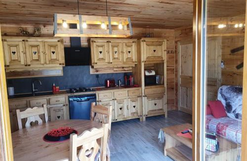 Lannemezan House | Chez LAVALOU Gîte 4* chaleureux en bois