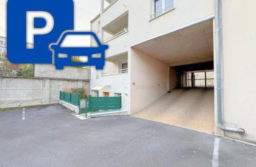 Reims Apartment | Chez Lecomte - Parking