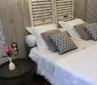 Canet Bed & Breakfast | Chez Les Brocs B&B