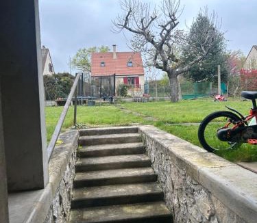 Chartres House | Chez Lina