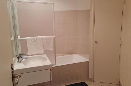 Chatellerault Apartment | Chez Line, Face à la gare