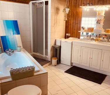 Bucey-les-Gy Bed & Breakfast | CHEZ LOU Grand espace cosy dans maison privée