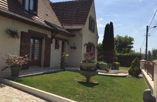 Coucy-le-Chateau-Auffrique Apartment | CHEZ MARIA ET JOSE