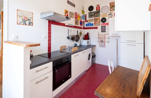 Quartier Canrobert Apartment | Chez ma petite Reine, 2-room apartment, city center, near train station