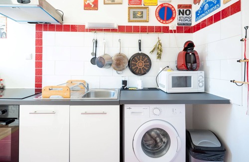 Quartier Canrobert Apartment | Chez ma petite Reine, 2-room apartment, city center, near train station