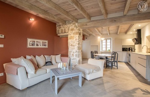 Yenne House | CHEZ MARTHE - YENNE - Gîte