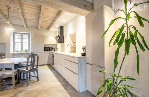 Yenne House | CHEZ MARTHE - YENNE - Gîte