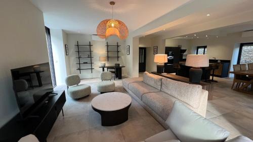 Beaune Apartment | Chez Max - Terrasse - Climatisation - Parking gratuit