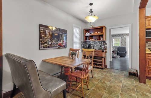 Terra Nova House | Chez Michele 3BR Parking Yard