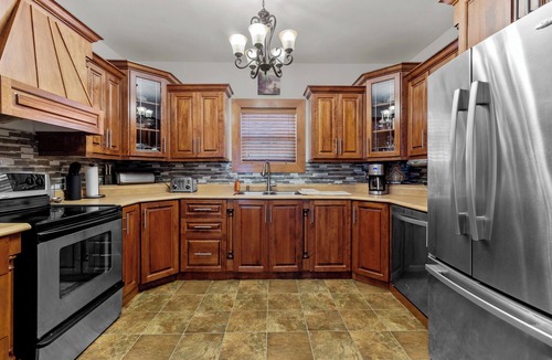 Terra Nova House | Chez Michele 3BR Parking Yard