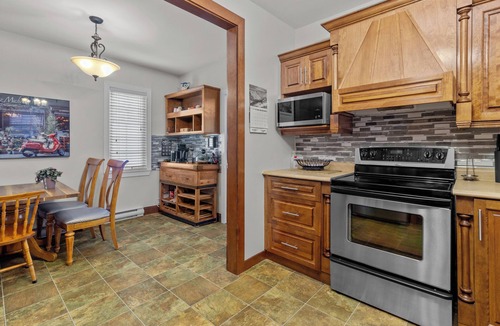 Terra Nova House | Chez Michele 3BR Parking Yard