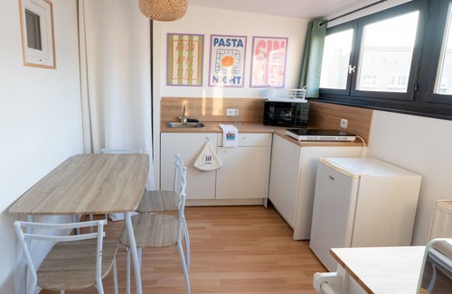 Calais City Center Apartment | Chez Mona apartment 1 bedroom + 1 sofa bed - 2nd f