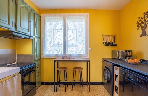 Barjac House | Chez Nana - House in Gard with Garden and Air Conditioning