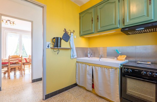 Barjac House | Chez Nana - House in Gard with Garden and Air Conditioning