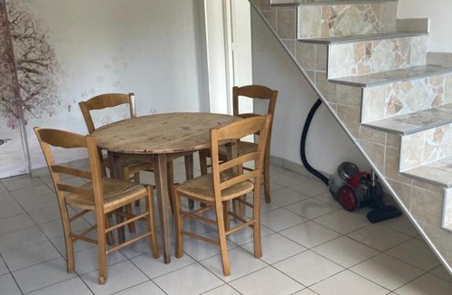 Esclavolles-Lurey House | Chez Nenette