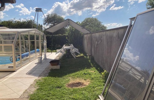 Esclavolles-Lurey House | Chez Nenette