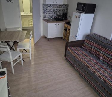 Chambon-sur-Voueize Apartment | Chez Nono - Studio chaleureux proche thermes