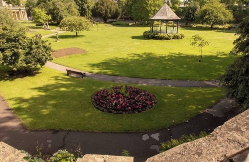 Bradford-on-Avon Apartment | Chez Nous - central Maisonette - Bath Surrounds