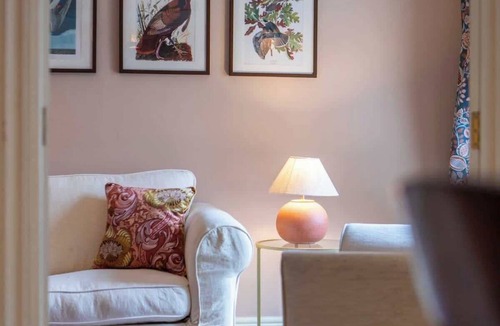 Bradford-on-Avon Apartment | Chez Nous - central Maisonette - Bath Surrounds