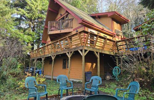 Cloverdale House | Chez Nous Chalet - Meredith Lodging