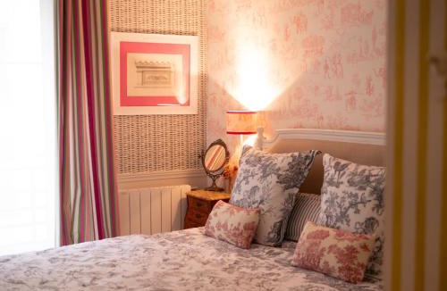 11th Arrondissement Bed & Breakfast | Chez Pépé Merle - Chambres d'hôtes dans le quartier du Père Lachaise