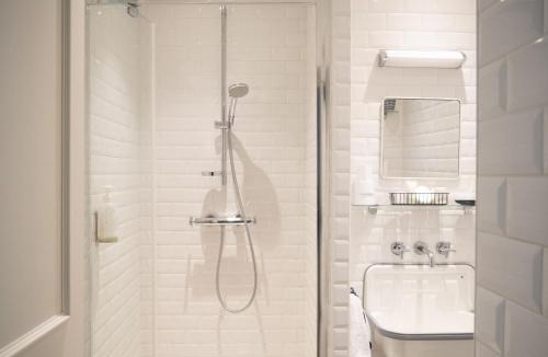 11th Arrondissement Bed & Breakfast | Chez Pépé Merle - Chambres d'hôtes dans le quartier du Père Lachaise