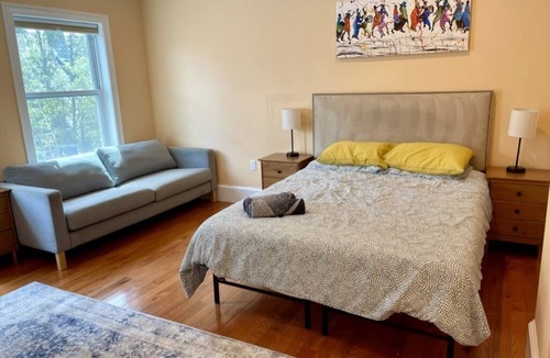 Inman Square Bed & Breakfast | Chez Pat in Cambridge