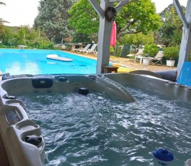 Montdragon Bed & Breakfast | Chez Pepette et Serge