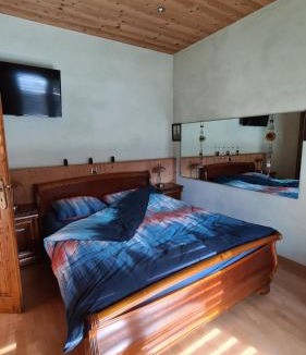 Martigny Apartment | Chez Pewee, beau duplex en ville, parc privé