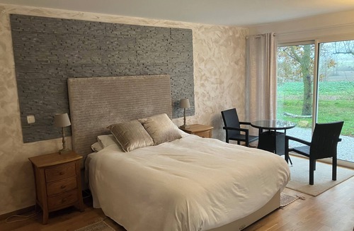 La Pomarede Hotel | Chez PhiL