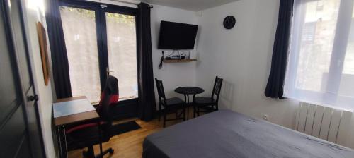 Vauciennes Apartment | Chez Philippe et Agnès Studio