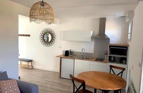 Donville-les-Bains Apartment | Chez Rose, Terrasse Plein Sud!