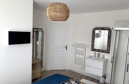 Donville-les-Bains Apartment | Chez Rose, Terrasse Plein Sud!